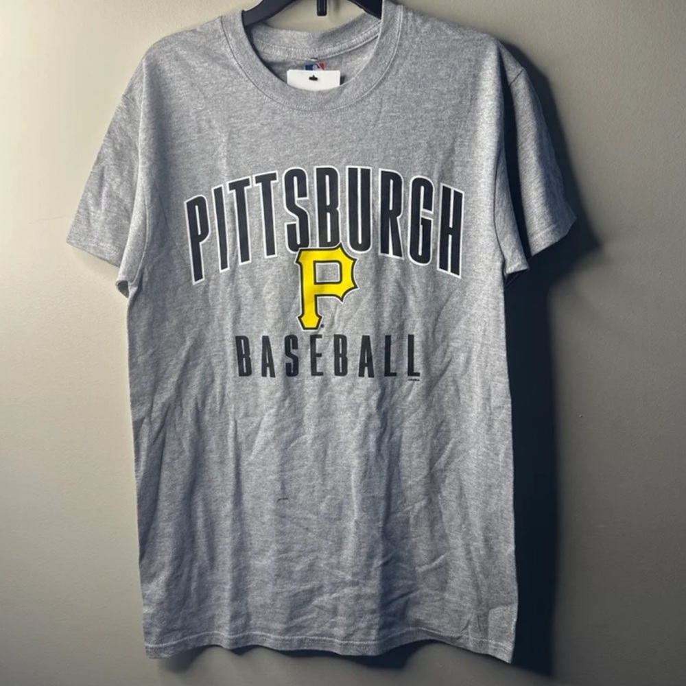NWT Size Small MLB Pittsburgh Pirates Baseball Tshirt